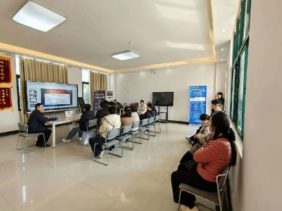 八维职业学校热门专业全线热招