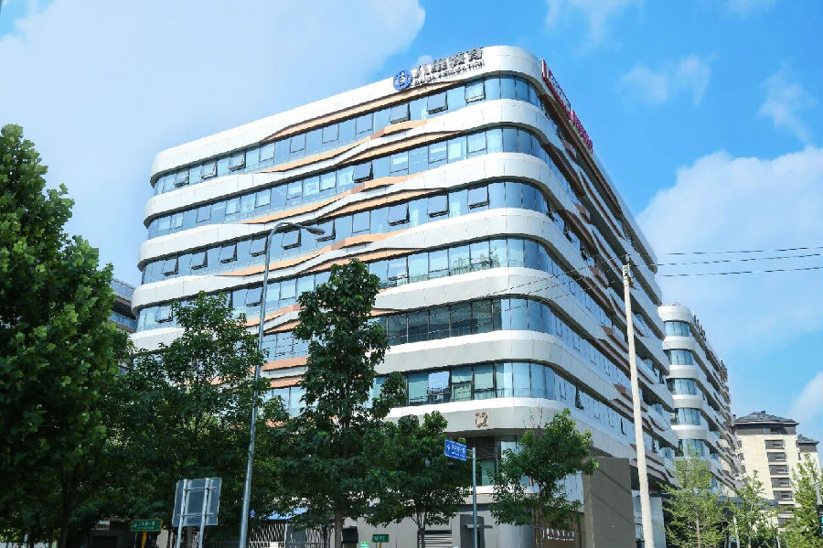 八维职业学校带你抢占AI时代黄金赛道让孩子提前锁定美好未来