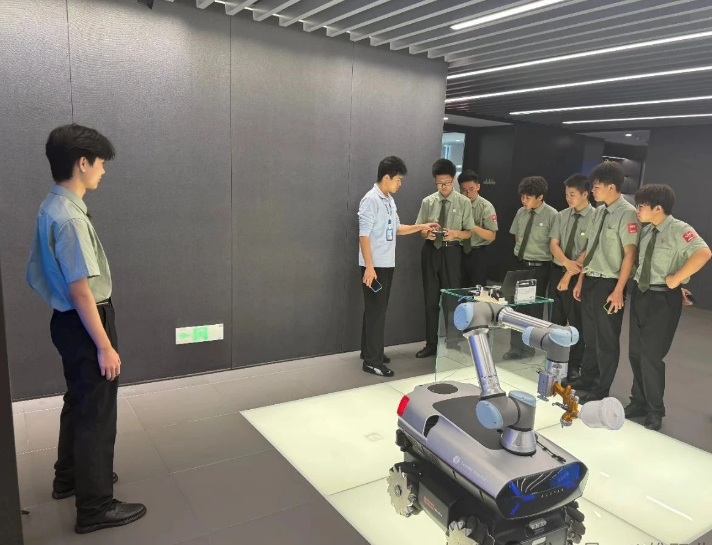 八维职业学校揭秘薪资稳步上涨的专业抢占职业发展先机