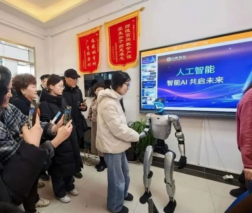 八维职业学校揭秘人工智能训练师如何成为00后最抢手职业