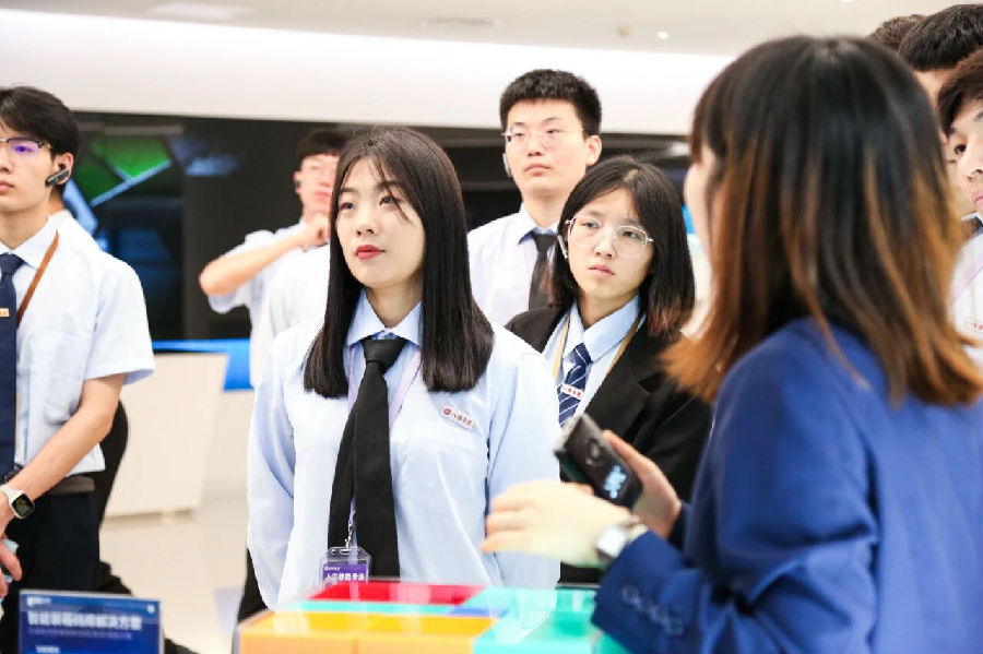 八维职业学校精准对接市场需求的数字技能清单打造数字技能人才培养计划