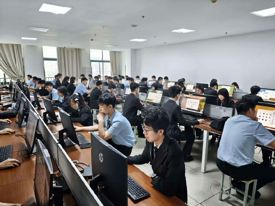八维职业学校风口赛道硬核育才开启未来精英职场之路