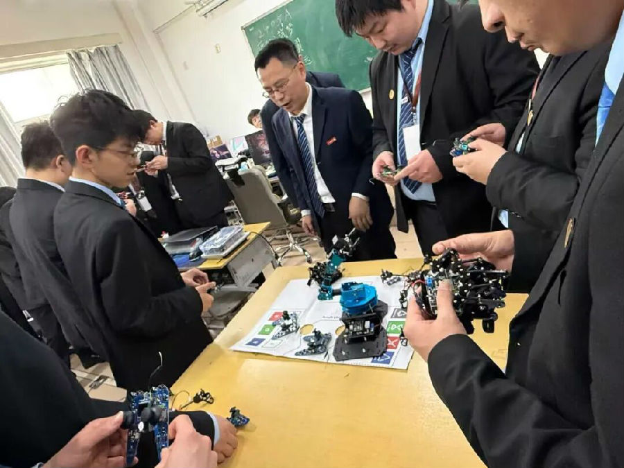 八维职业学校解锁低空经济万亿蓝海赛道为孩子的未来开启天空工程师黄金时代