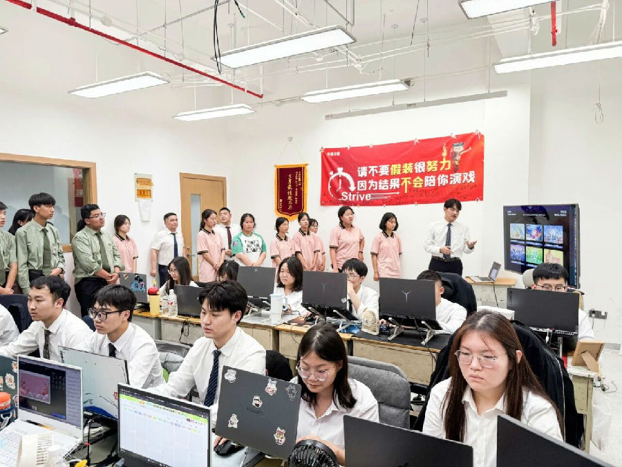 八维职业学校解锁低空经济万亿蓝海赛道为孩子的未来开启天空工程师黄金时代