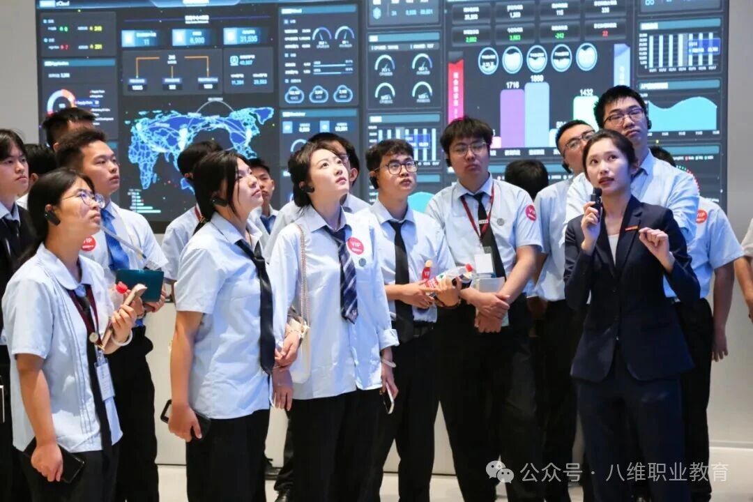 八维职业学校用AI智能体为学子铺就黄金就业路助力平凡学子闪耀AI时代