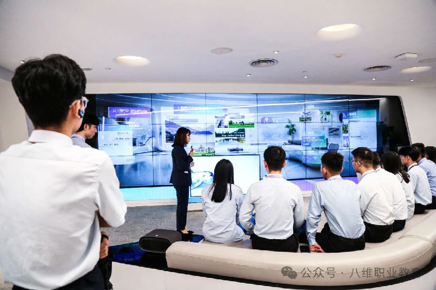 八维职业学校锻造未来科技领袖的硬核能力赋能AI Agent智能体黄金赛道