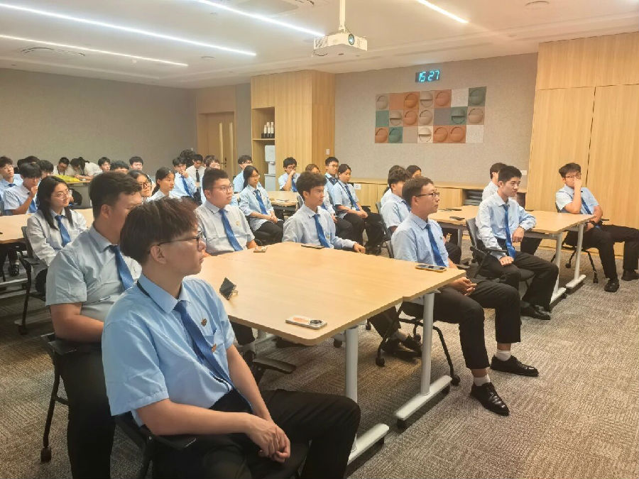 八维职业学校锻造未来科技领袖的硬核能力赋能AI Agent智能体黄金赛道