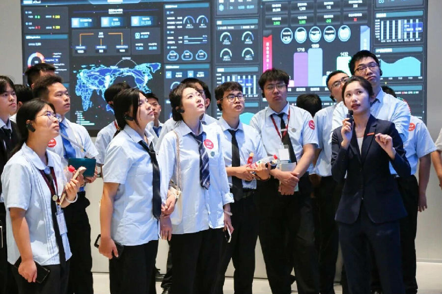 八维职业学校破解中高端技术人才缺口职教生的黄金就业时代到来