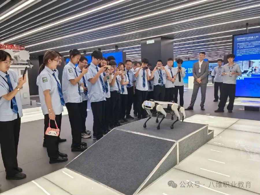 八维职业学校解锁新兴领域人才培养密码助孩子抢占优质未来