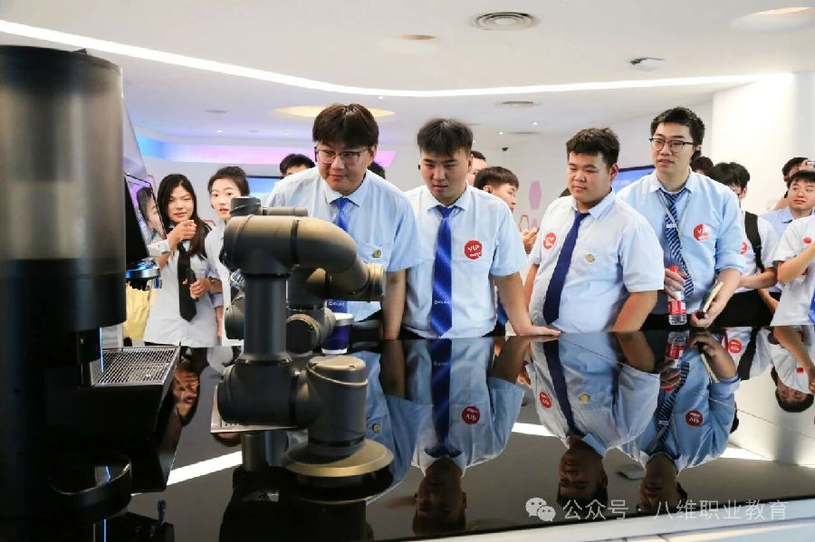 八维职业学校解锁黄金职业与无限可能助力孩子抓住时代红利