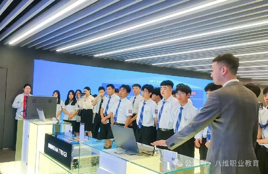 八维教育解锁优质职业竞争力密钥为孩子推开未来高薪职业的第一扇门