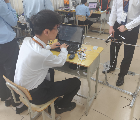 八维教育解锁万亿空中赛道职场密码帮助孩子抢占未来制高点